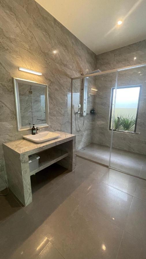 Charis Pool Villa 2 - 3 Bedroom With Private Pool Bentong Esterno foto